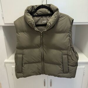 Zara Green Sleeveless Puffer Jacket